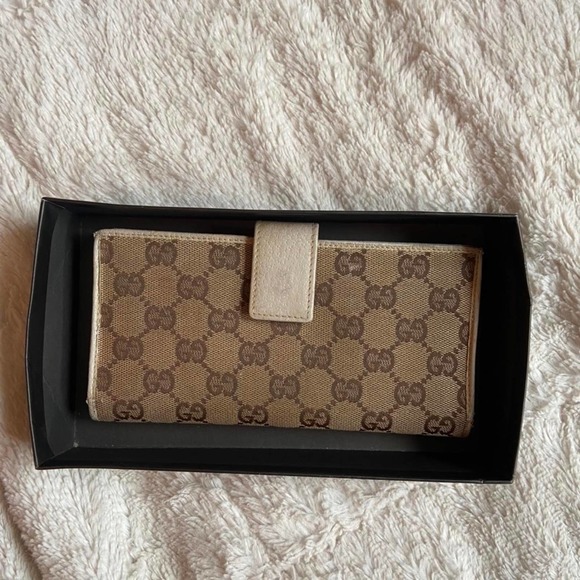 Authentic Gucci Continental Wallet in Beige and White - Picture 2 of 4